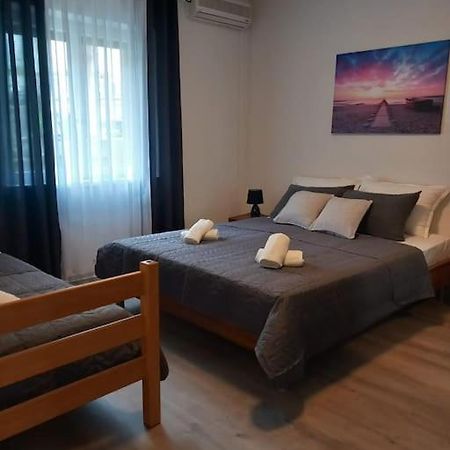 Apartment Dora-100M From The Central Beach Makarska Dış mekan fotoğraf