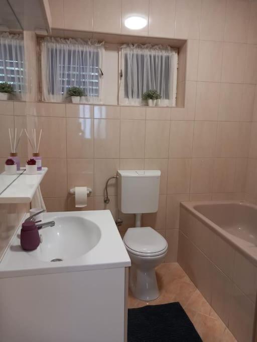 Apartment Dora-100M From The Central Beach Makarska Dış mekan fotoğraf