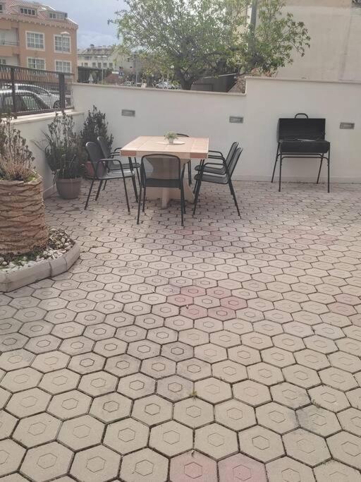 Apartment Dora-100M From The Central Beach Makarska Dış mekan fotoğraf